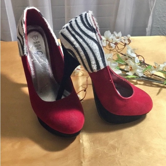ROUGE HEELS - Picture 2 of 5